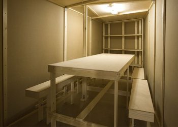 Madrigueras bajo tierra y pabellones al sol.